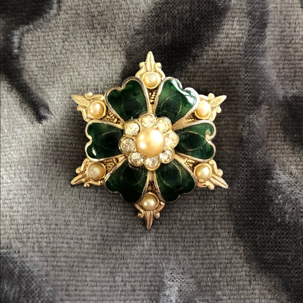Vintage 1940s Coro Pin